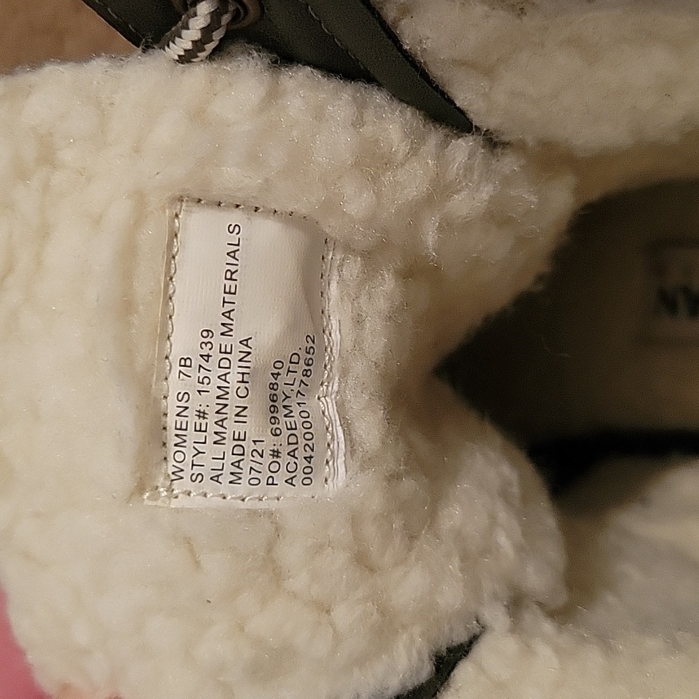 Boots - Picture 4 of 5
